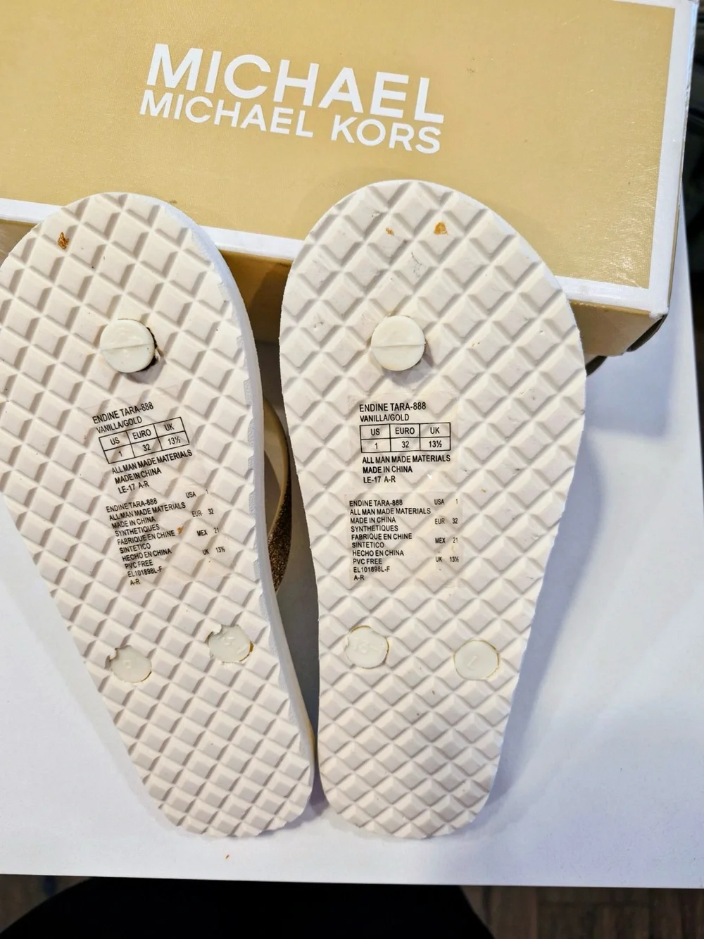 Michael Kors kids White and Gold Logo Flip Flop Sandals size 1